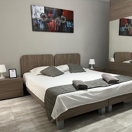 F7 Room 1, Private Double Room With Private Bathroom In Shared Flat Msida Exterior photo