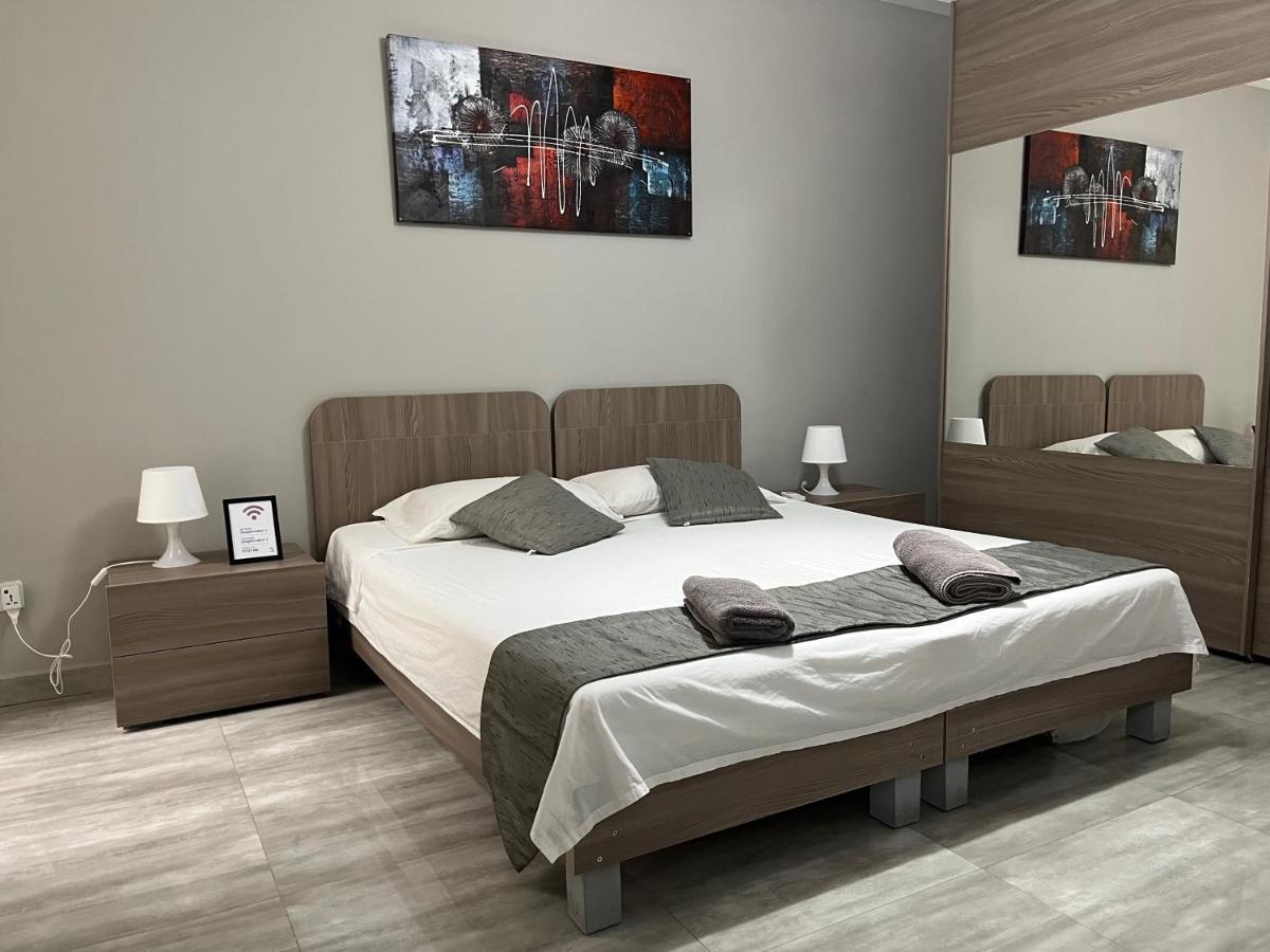 F7 Room 1, Private Double Room With Private Bathroom In Shared Flat Msida Exterior photo