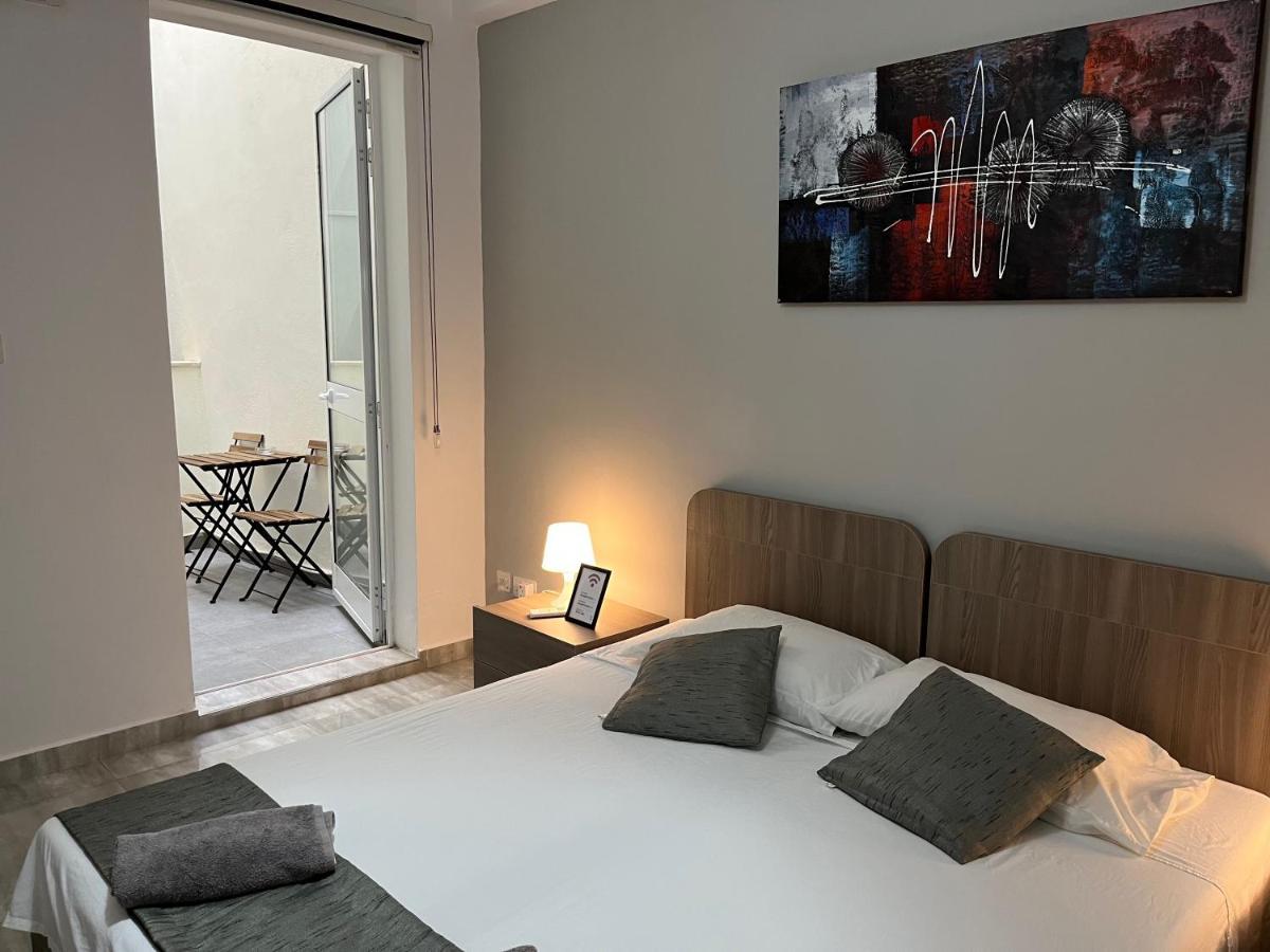 F7 Room 1, Private Double Room With Private Bathroom In Shared Flat Msida Exterior photo